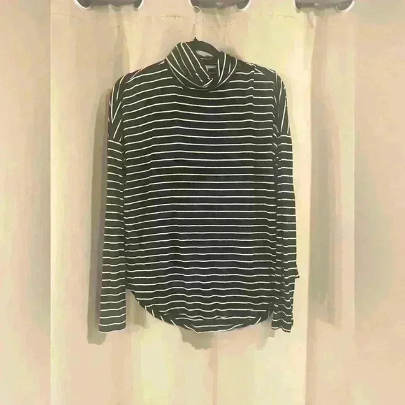 Women’s Michael Kors  Turtle Neck - Picture 1 of 6